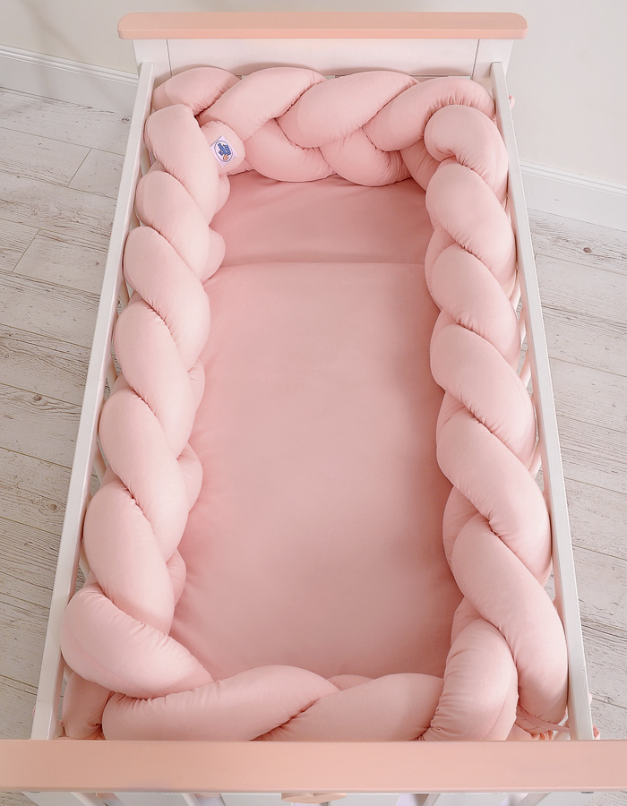 Tour de lit tressé rose pastel